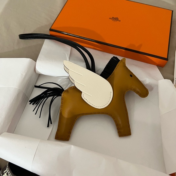 NEW in box. MM Size Hermes Rodeo Pegasus in Sesame/Noir/Nata - Picture 4 of 9